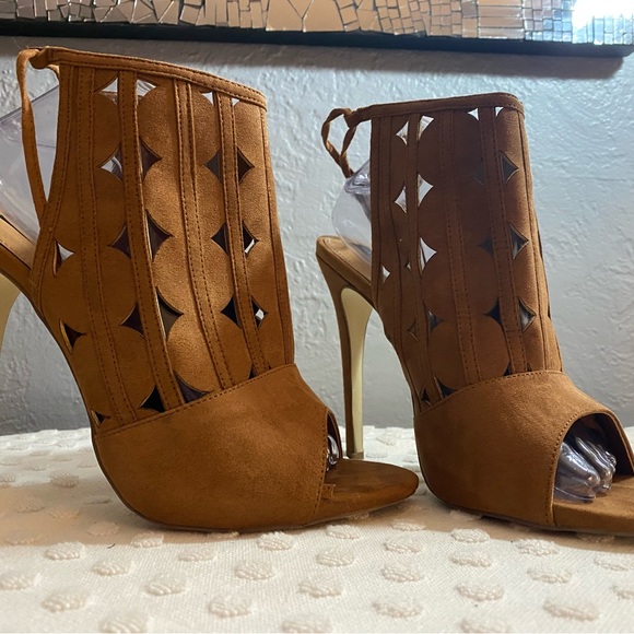 Isabella Rue Heel - Picture 7 of 8